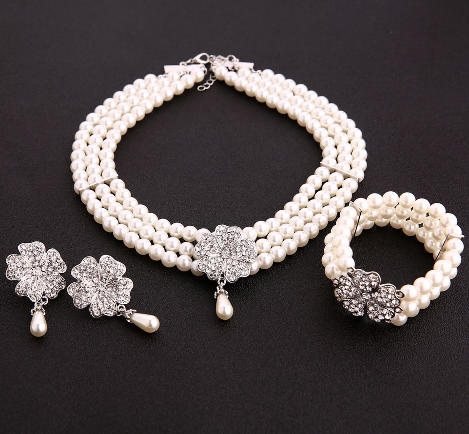 Women'S Accessories In The 1950S - Audrey Hepburn Breakfast at Tiffanys 1950s