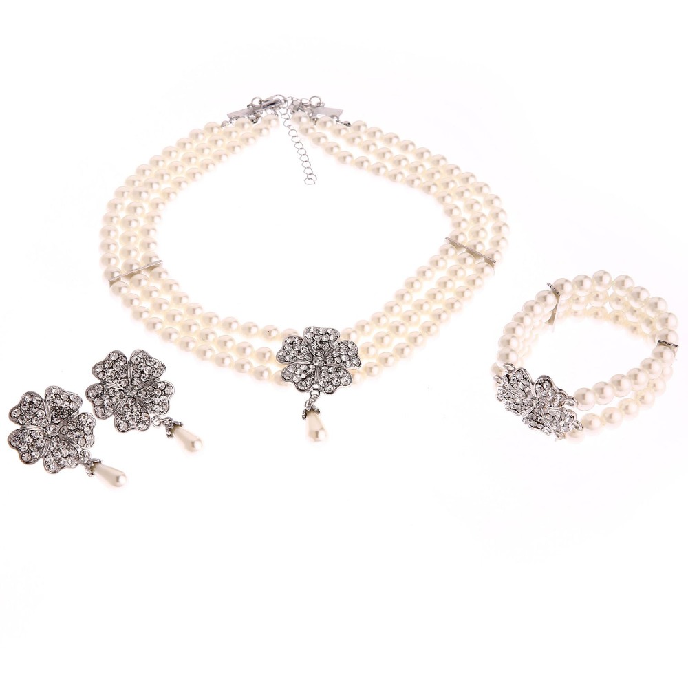 Audrey Hepburn Breakfast at Ti - Women'S Accessories In The 1950S recension och pris
