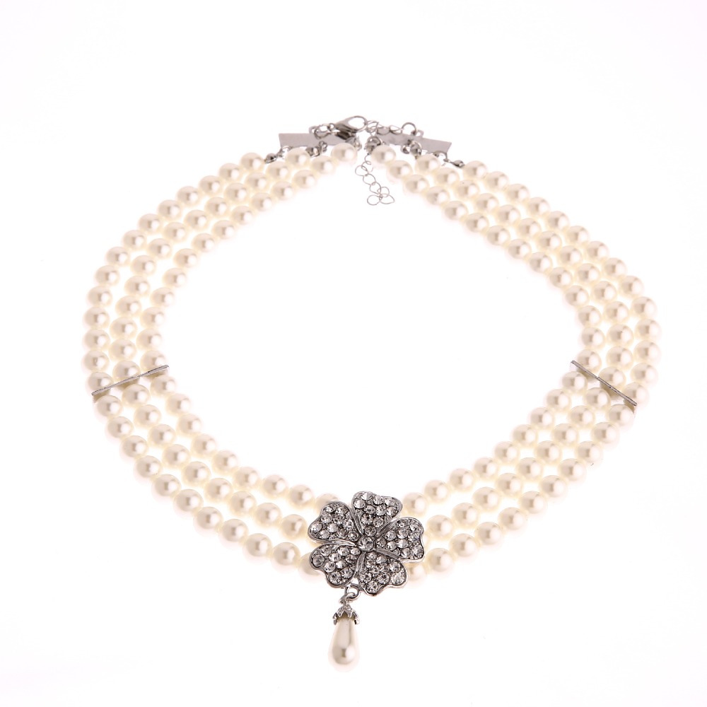 Audrey Hepburn Breakfast at Ti - Women'S Accessories In The 1950S recension och pris